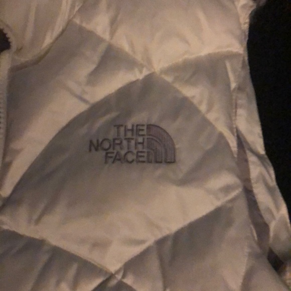 NORTH FACE  WOMENS WHITE PUFFY VEST - Picture 2 of 6